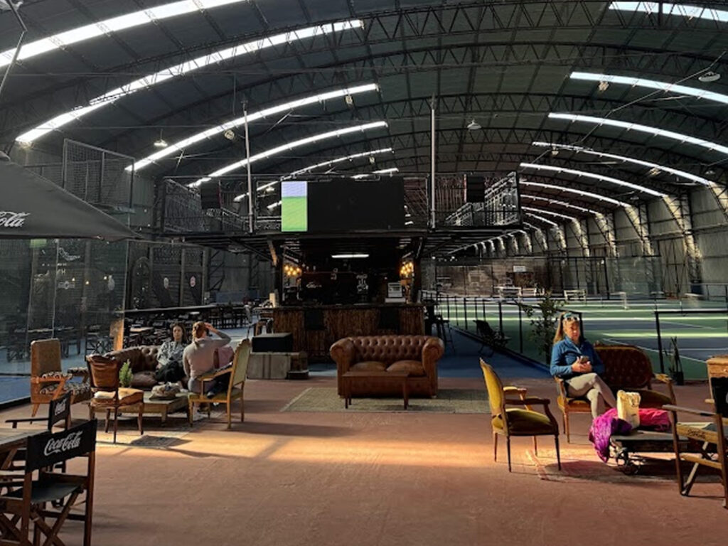 View of the café and lounge area at Sportium Alcorta View of the café and lounge area at Sportium Alcorta