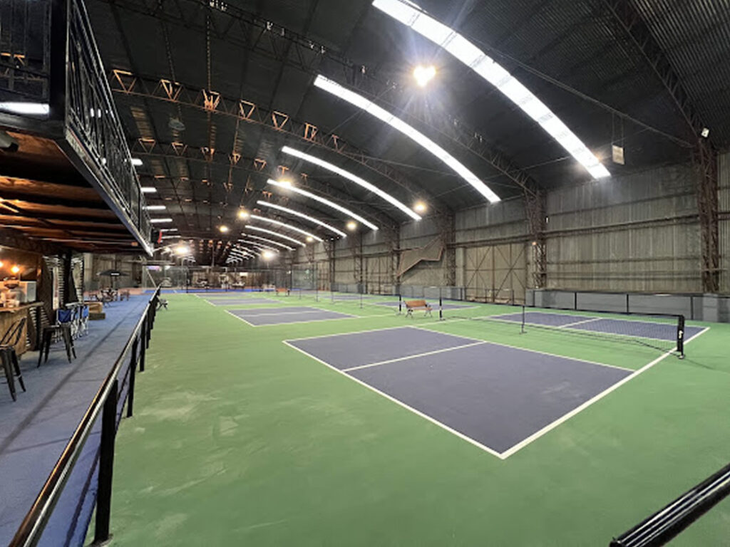 View of Sportium Alcorta's 4 indoor pickleball courts View of Sportium Alcorta's 4 indoor pickleball courts